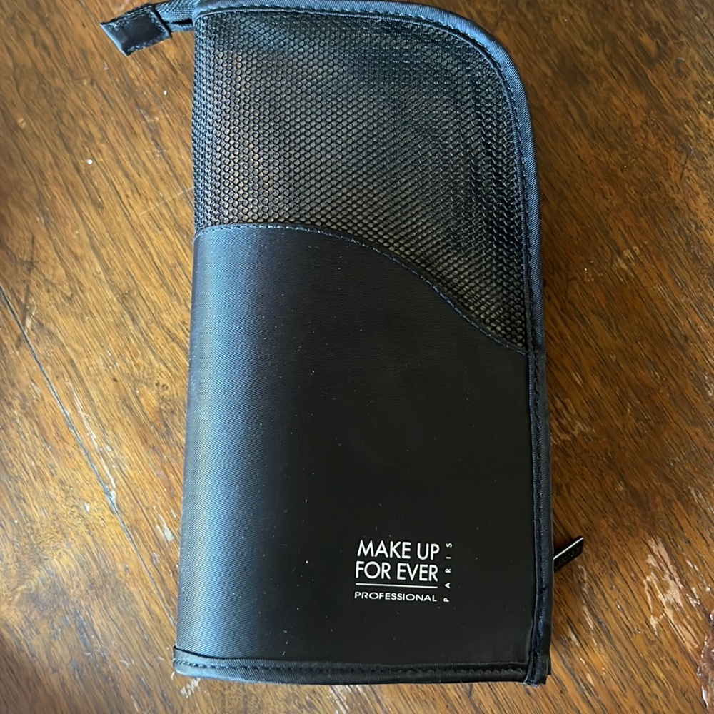 Makeup Forever Professional brush pouch
